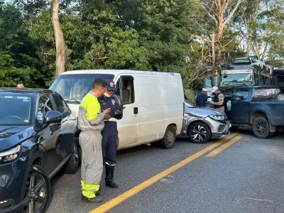 Engavetamento com sete veículos deixa 12 feridos na MG-050 em Itaúna