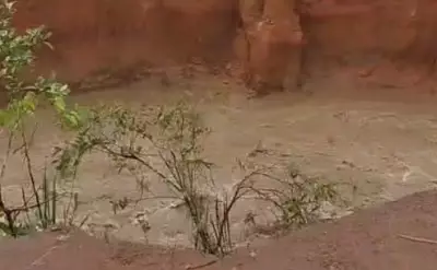 Estrada cede e se divide ao meio após fortes chuvas em Marabá, no Pará