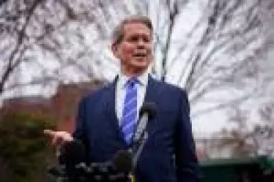 EUA autorizam venda temporária de petróleo russo retido no mar