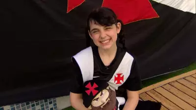Giovana, jovem torcedora do Vasco, viraliza nas redes sociais com paixão pelo clube