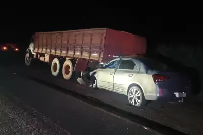 Homem morre e família fica gravemente ferida em colisão traseira com caminhão de soja em Iepê
