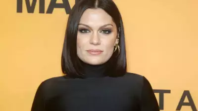 Jessie J revela ataque de pânico no palco e luta contra ansiedade e câncer de mama