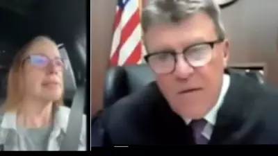 Juiz interrompe audiência virtual ao flagrar mulher aparentemente dirigindo durante sessão