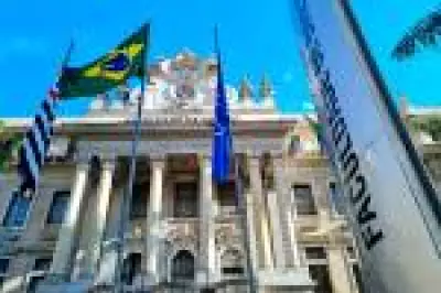 Juristas debatem crise institucional e combate à corrupção em seminário na USP