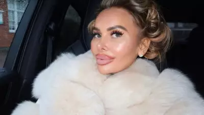 Mãe influencer gera polêmica ao postar fotos posadas no funeral da filha vítima de bullying