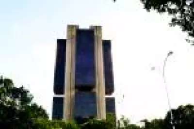 Mendonça afirma que chefes do BC atuaram como 'empregados' de Vorcaro em favor do Banco Master