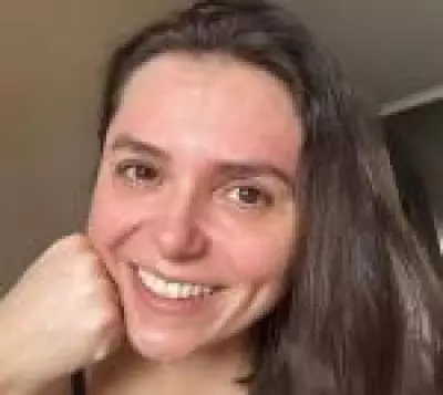 Monica Iozzi recebe alta após internação por acatisia: especialistas explicam a condição