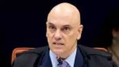 Moraes dá 24 horas para defesa de Bolsonaro explicar vídeo de Eduardo e risco de regime fechado