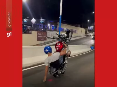 Motociclista flagrado 'dando grau' em viaduto de Rio Branco tem veículo apreendido pela polícia