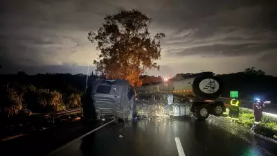 Motorista de 52 anos fica gravemente ferido após carreta tombar na BR-050 em Uberaba