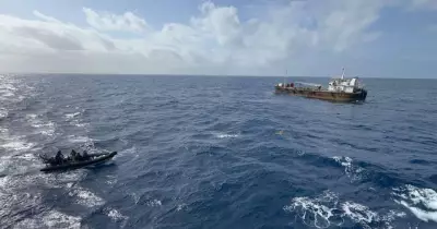 Navio africano resgatado após quase dois meses à deriva no mar pela Marinha do Brasil