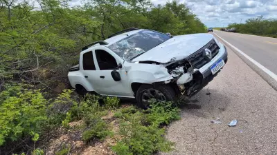 Pai e filho morrem em colisão entre caminhonete e moto com carrocinha na BR-406, RN