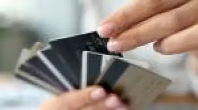 Pesquisa revela que quase 60% dos brasileiros não conseguem poupar dinheiro