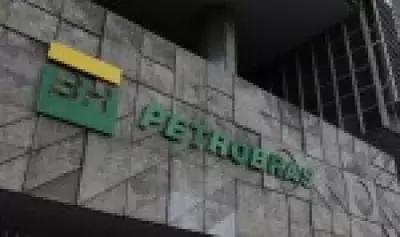 Petrobras registra lucro histórico de R$ 110 bilhões em 2025 e reverte prejuízo trimestral