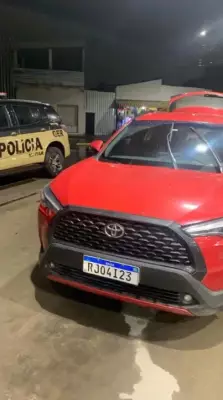 Polícia Militar intercepta carro com reféns em sequestro que começou no Rio de Janeiro