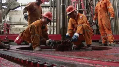 Preço do petróleo dispara e registra queda em poucas horas após sinalização de Trump