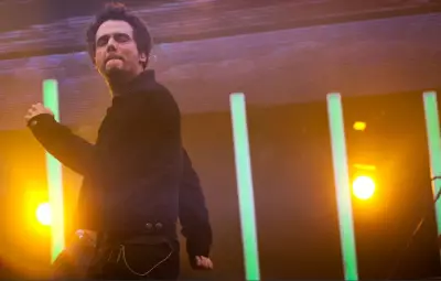 Wagner Moura e Legião Urbana: Tributo Polêmico de 2012 Divide Crítica e Emoção