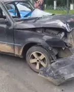 Acidente entre três veículos deixa duas pessoas feridas em Volta Redonda