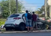 Acidente na Rota do Sol deixa duas mulheres feridas após carro colidir com poste em Natal