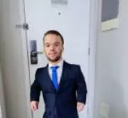 Advogado com nanismo denuncia discriminação em concurso para delegado e sofre ataques online