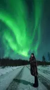 Anitta e Bela Gil registram aurora boreal na Finlândia em viagem espetacular