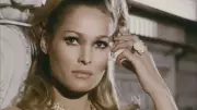 Atriz Ursula Andress, primeira 'Bond Girl', tem R$ 120 milhões recuperados após golpe milionário