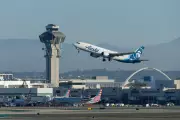 Avião da Alaska Airlines quase colide com cargueiro da FedEx em aeroporto de Newark