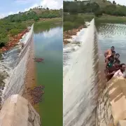 Barragem Dinamarca atinge capacidade máxima e sangra após chuvas no RN