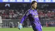 Botafogo avalia saída do goleiro Neto após falhas; São Paulo renova com Marcos Antônio