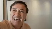 Cantor Sandro Becker é preso em Caruaru por dívida de R$ 200 mil em pensão alimentícia