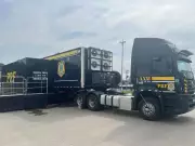 Carreta do Cinema Rodoviário da PRF promove educação no trânsito em Petrópolis