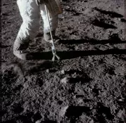 Ceticismo lunar no Brasil: 33% duvidam da ida do homem à Lua