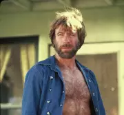 Chuck Norris morre aos 86 anos: memes que viralizaram na internet o transformaram em fenômeno cultural