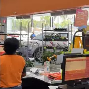 Cliente perde controle e invade mercado com carro em Indaiatuba, sem feridos