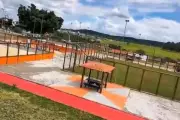 Crianças sofrem choque elétrico em quadra recém-inaugurada em Divinópolis