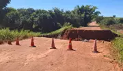 Defesa Civil mantém interdição de estrada rural após temporal causar rompimento de tubulação em SP
