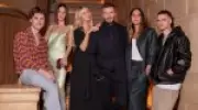 Desfile de Victoria Beckham em Paris: Sucesso na Passarela, Ausência de Brooklyn Revela Tensões Familiares