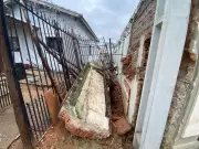 Dois homens ficam feridos após muro desabar sobre eles em obra em Guaratinguetá