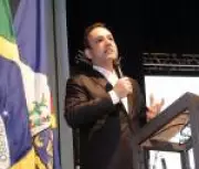 Ex-prefeito de Miguel Pereira articula candidatura ao governo do Rio com apoio velado de Castro