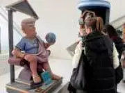 Exposição na Espanha ridiculariza Donald Trump com esculturas satíricas em Valência