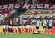 Expulsão polêmica em Corinthians x Flamengo gera debate acalorado nas redes sociais