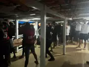 Festa clandestina em barco é interrompida pela PM em Santarém, no Pará