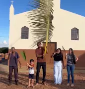 Fiéis de Santa Filomena viralizam com brincadeira sobre tamanho ideal de ramos no Domingo de Ramos