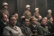 Filme 'Nuremberg' Explora Julgamento Histórico Sob Perspectiva Psiquiátrica