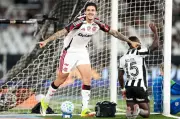 Flamengo domina Botafogo com vitória por 3 a 0 e entra no G4 do Brasileirão