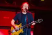 Guitarrista do AC/DC, Stevie Young é internado na Argentina por precaução