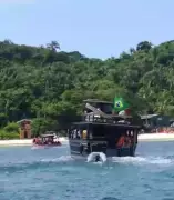 Homem morre após mal súbito em embarcação na Ilha do Campeche em Florianópolis