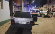 Homem morre prensado contra poste por carro em Campestre, MG