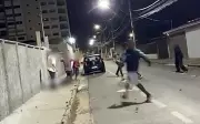 Homem sofre traumatismo craniano após agressão brutal por jovens em Itajubá