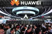 Huawei registra crescimento de 2,2% na receita em 2025, com desaceleração significativa